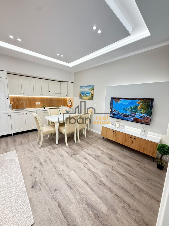 Shitet,  Apartament 1+1,Pranë Hotel Pelikani  , Durrës - 125000€ | 57 m²