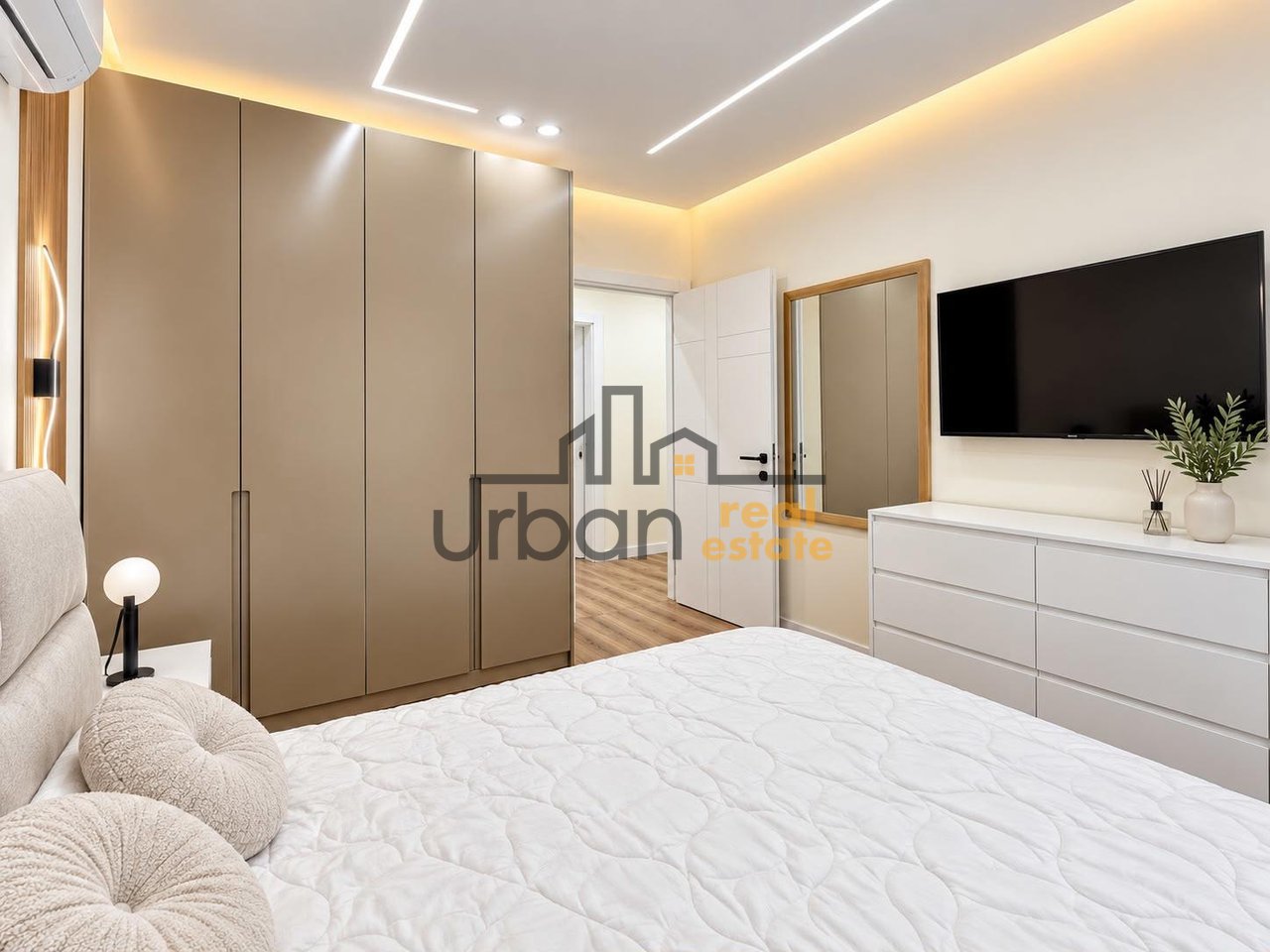 For rent, 2+1 apartment + parking space, Dritan Hoxha, Tirana - 1000 euros | 100 m²