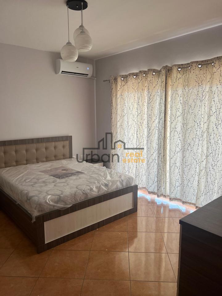 Qera, Pjesë Vile 3+1+2 + Post Parking, Pranë Globe, Tiranë -  110.000 Lekë| 180 m²