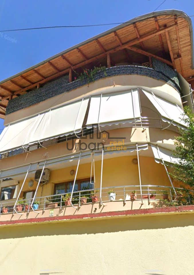 Qera, Pjesë Vile 3+1+2 + Post Parking, Pranë Globe, Tiranë -  110.000 Lekë| 180 m²