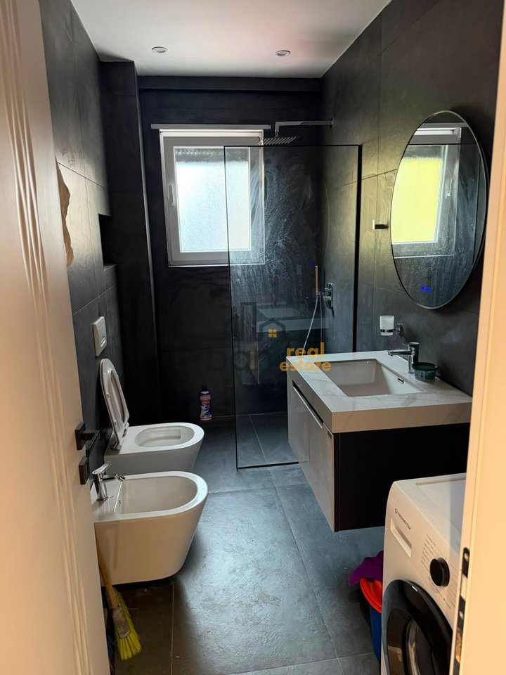 Qera, Apartament 1+1+Parking , Rruga e Dibrës, Tiranë - 900€ | 70 m²