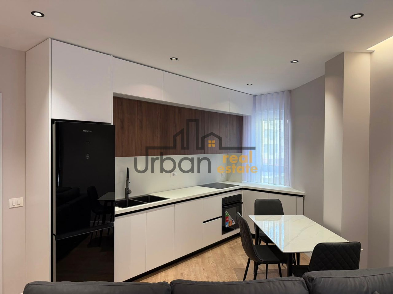Qera, Apartament 1+1+Parking , Rruga e Dibrës, Tiranë - 900€ | 70 m²