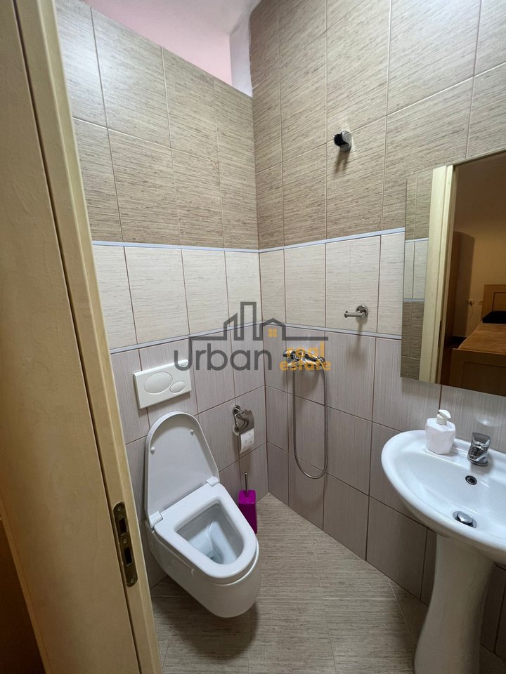 Affitto, Appartamento 2+1+2+Parcheggio, Lago Secco, Tirana - 65.000 Lek | 100 m²