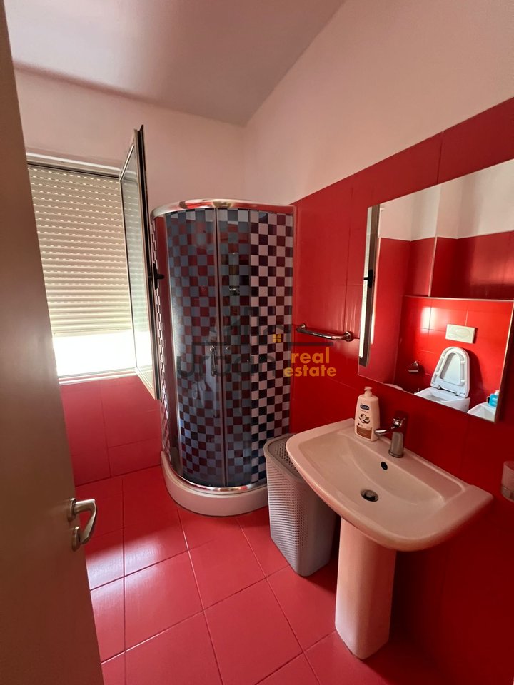 Affitto, Appartamento 2+1+2+Parcheggio, Lago Secco, Tirana - 65.000 Lek | 100 m²