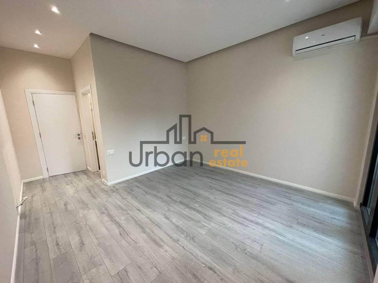 Affitto, Appartamento 2+1, Via Kavaja, Tirana - 1000€ | 119 m²
