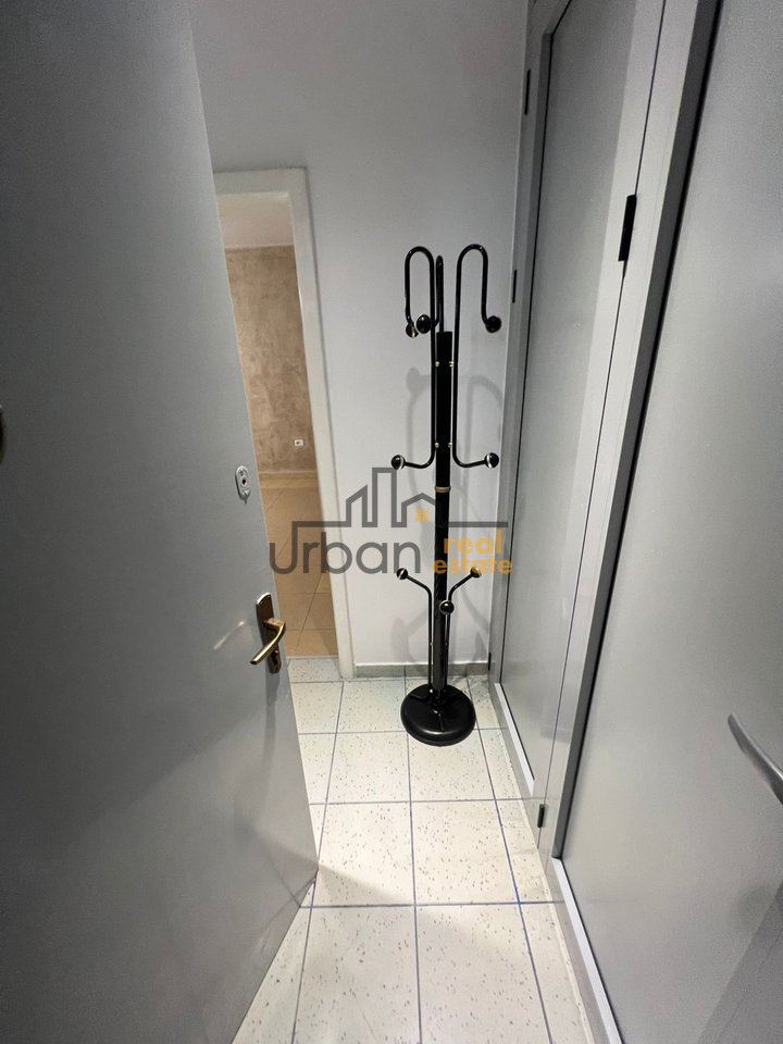 Qera, Ambient Biznesi , Stadiumi Dinamo, Tiranë - 30,000 Lekë | 28 m²