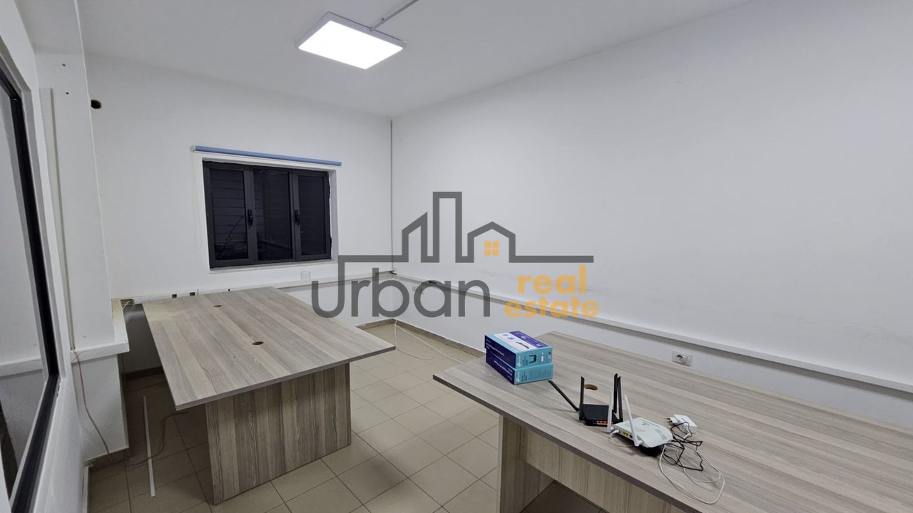 Qera, Ambient Biznesi, 2+1,Sheshi Avni Rustemi, Tiranë - 75.000 LEK | 120 m²