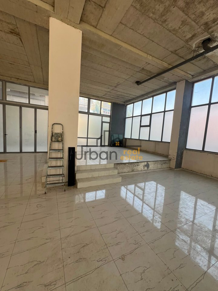 For sale, Shop, Commune of Paris, Tirana - 750,000 € | 250 m²