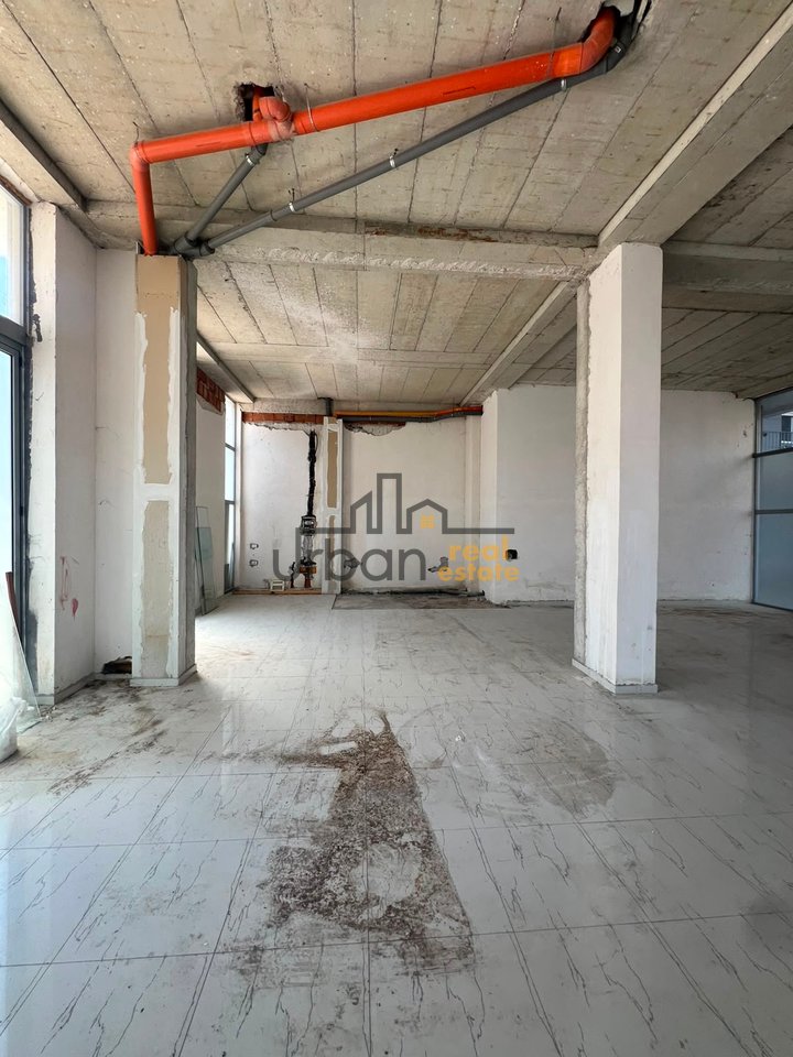 For sale, Shop, Commune of Paris, Tirana - 750,000 € | 250 m²
