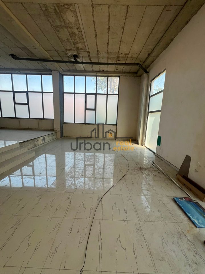 For sale, Shop, Commune of Paris, Tirana - 750,000 € | 250 m²