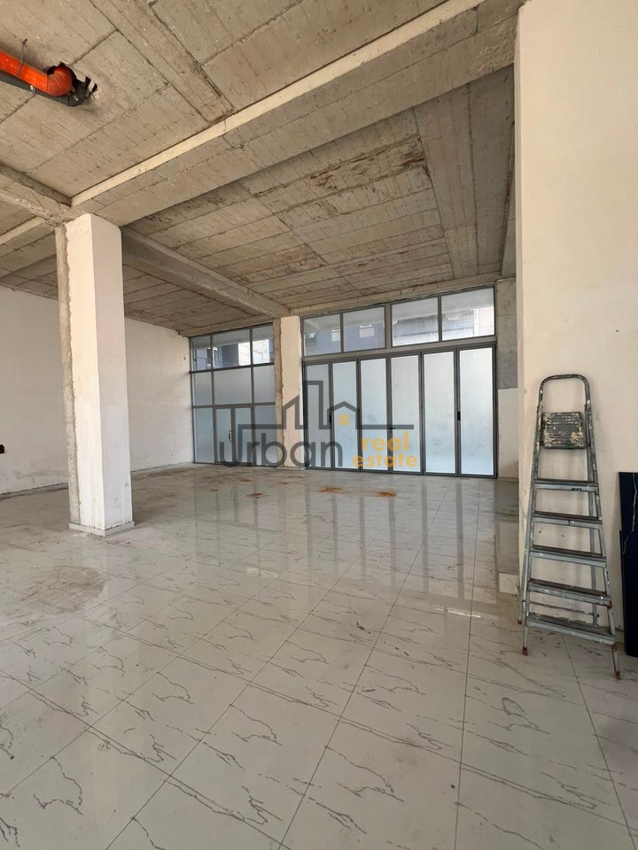 For sale, Shop, Commune of Paris, Tirana - 750,000 € | 250 m²