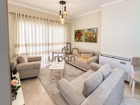 Qera, Apartament 2+1, Komunën e Parisit, Tiranë - 800€ | 95 m²
