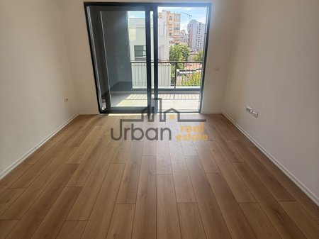 Affitto, Locale Commerciale, Via Barrikadave, Tirana - 100.000 Lek| 107 m²