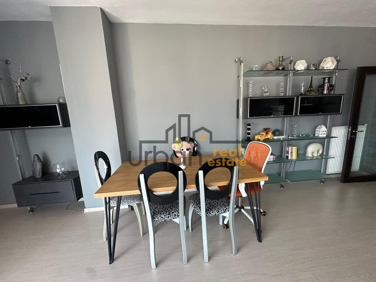 Qera, Apartament 2+1+2 , Komunën e Parisit, Tiranë – 870€ | 133 m²