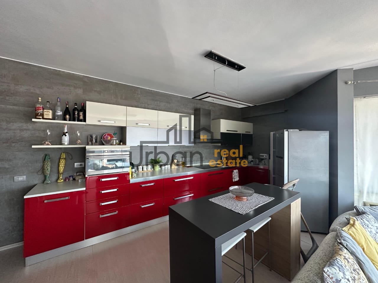 Qera, Apartament 2+1+2 , Komunën e Parisit, Tiranë – 870€ | 133 m²