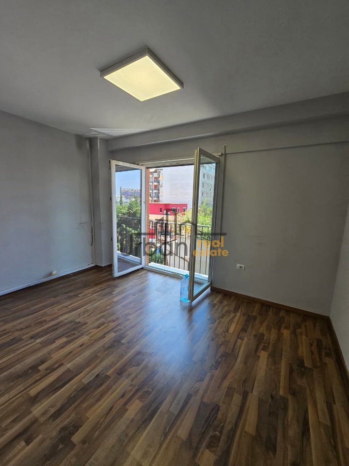 Qera, Ambient Biznesi , Rruga Frosina Plaku , Tirana - 1700€ | 145 m²