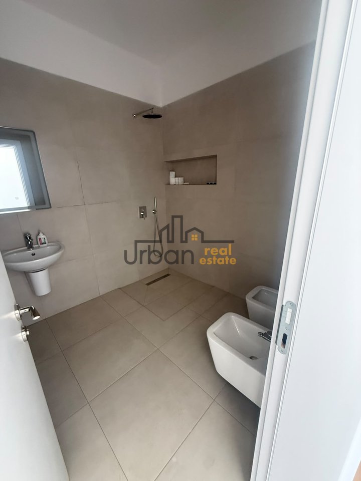 Affitto, Locale Commerciale, Via Barrikadave, Tirana - 100.000 Lek| 107 m²