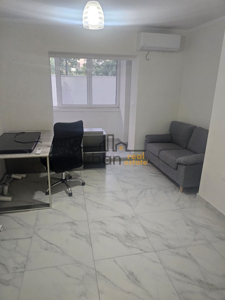 Shitet, Apartament 1+1+Dyqan , Bulevardi Bajram Curri , Tiranë - 250000€ | 55 m²