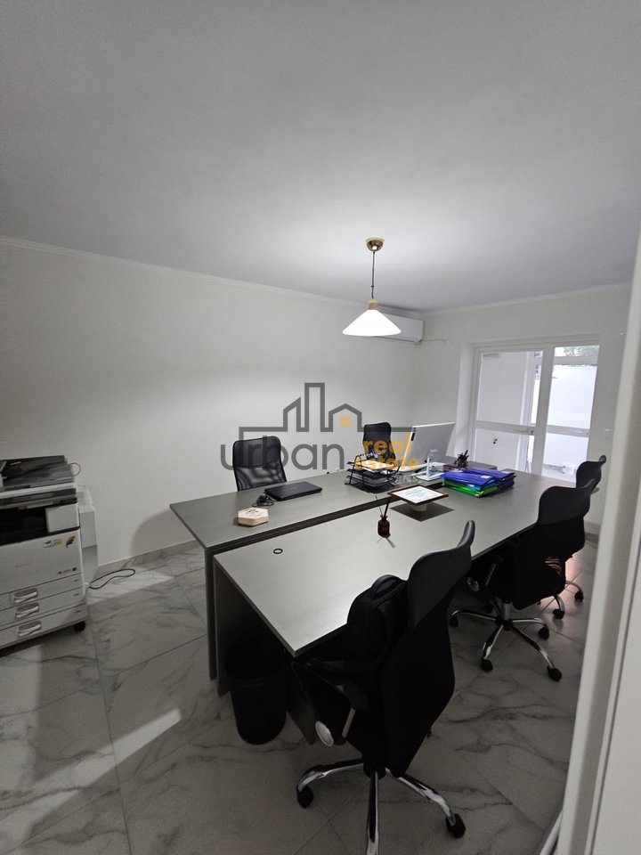 Shitet, Apartament 1+1+Dyqan , Bulevardi Bajram Curri , Tiranë - 250000€ | 55 m²