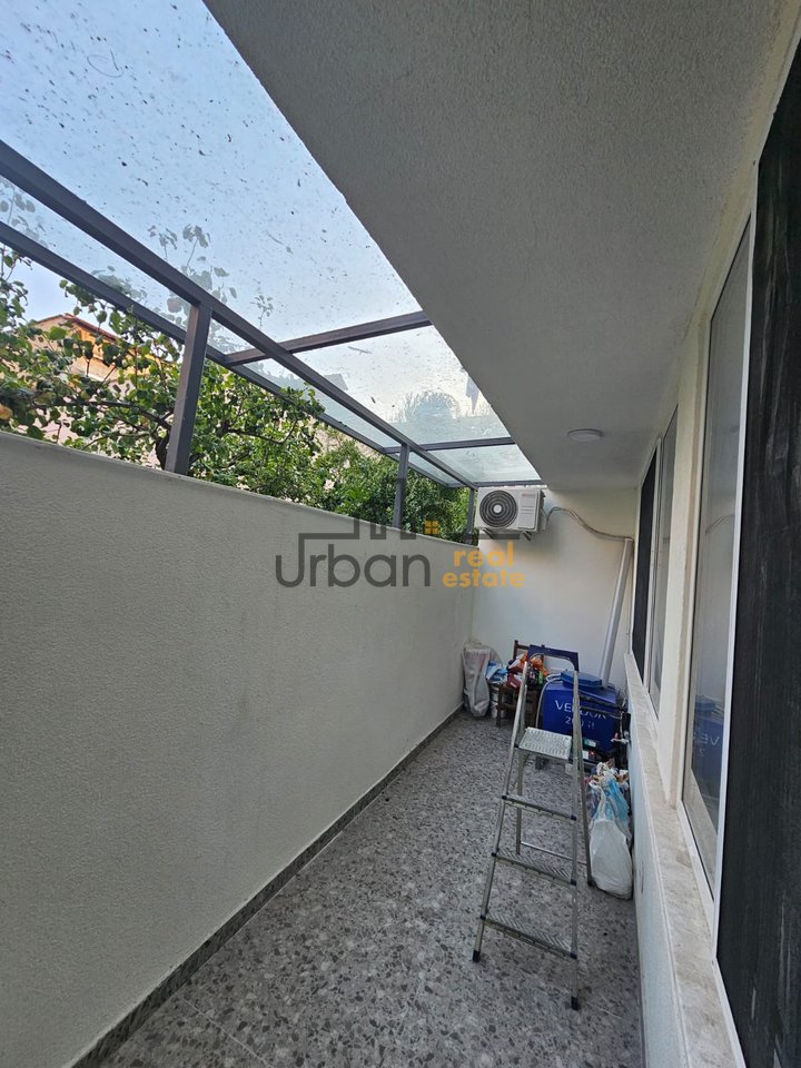 Shitet, Apartament 1+1+Dyqan , Bulevardi Bajram Curri , Tiranë - 250000€ | 55 m²