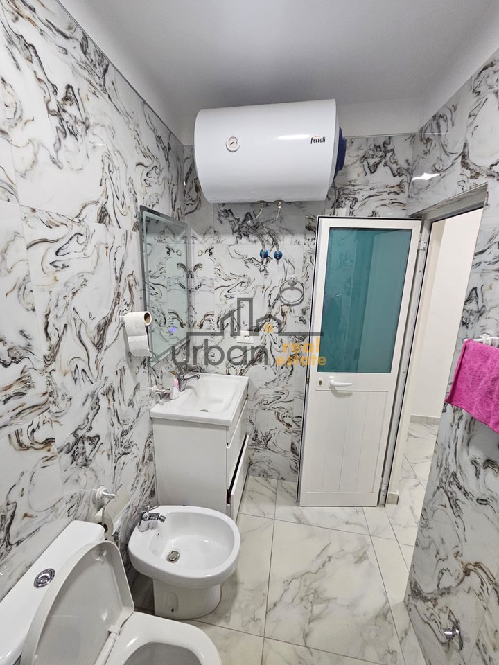 Shitet, Apartament 1+1+Dyqan , Bulevardi Bajram Curri , Tiranë - 250000€ | 55 m²