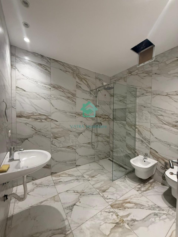 Apartament 2+1+1 Post Parkimi Për Shitje në Rruga e Kosovarëve, Lake View Residence - 486,000€ | 130 m²