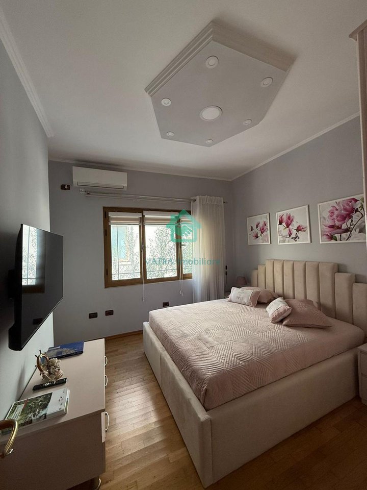 Apartament 2+1 Me Qira në katin e dytë të një vile Rruga e Elbasanit, Tiranë - 1500€ | 130 m²