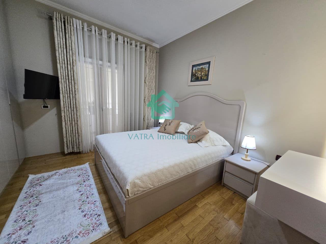 Apartament 2+1 Me Qira në katin e dytë të një vile Rruga e Elbasanit, Tiranë - 1500€ | 130 m²