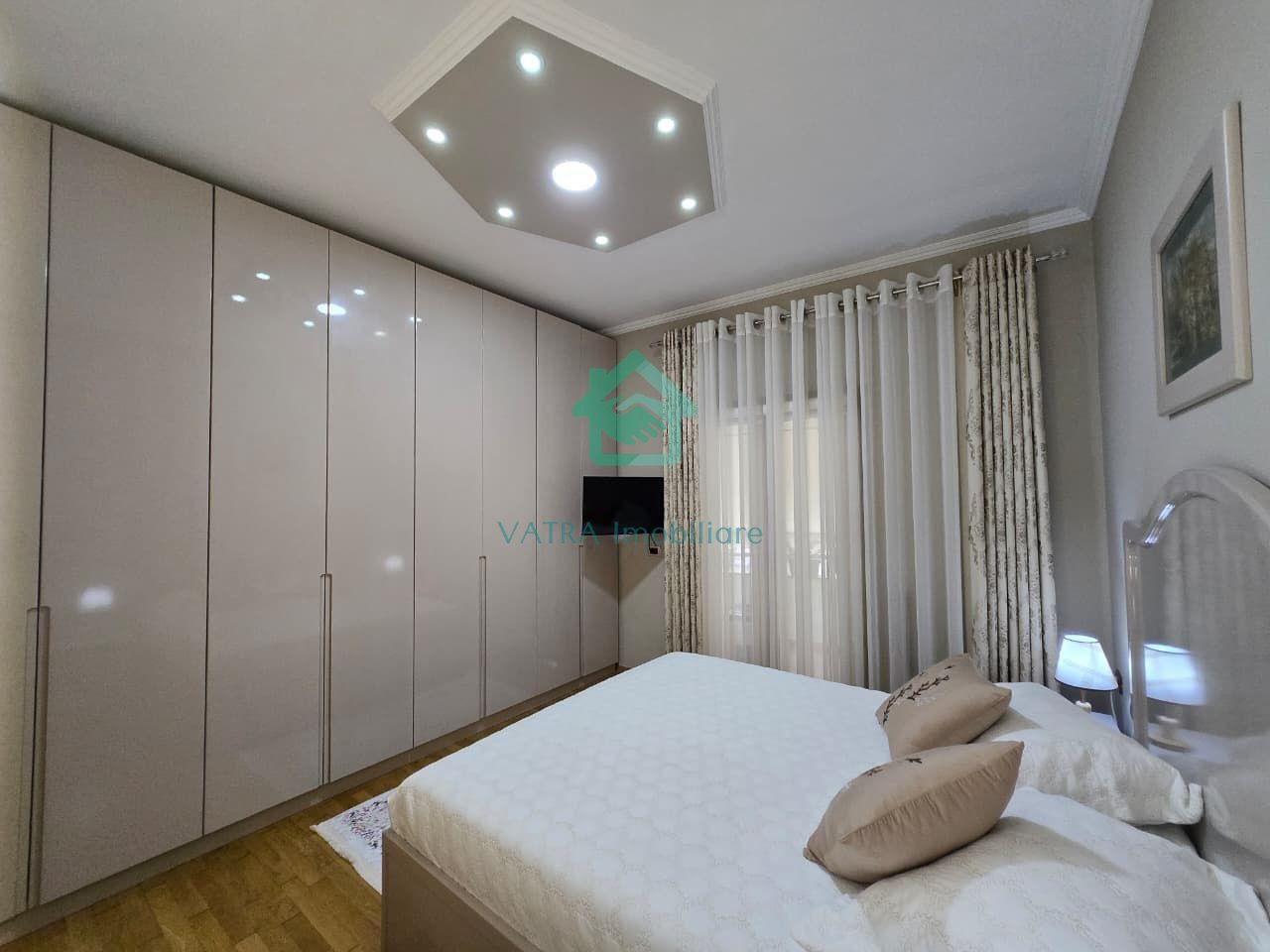 Apartament 2+1 Me Qira në katin e dytë të një vile Rruga e Elbasanit, Tiranë - 1500€ | 130 m²