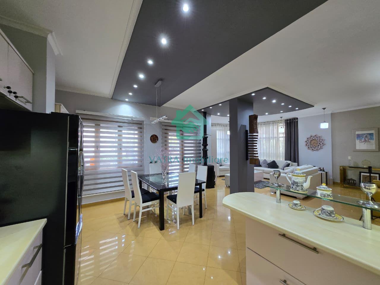 Apartament 2+1 Me Qira në katin e dytë të një vile Rruga e Elbasanit, Tiranë - 1500€ | 130 m²