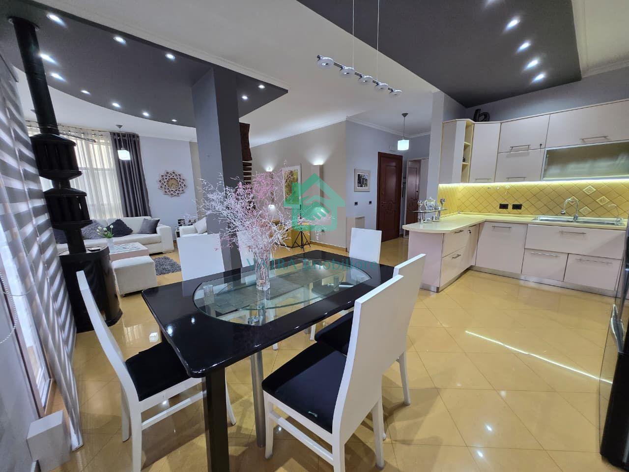 Apartament 2+1 Me Qira në katin e dytë të një vile Rruga e Elbasanit, Tiranë - 1500€ | 130 m²