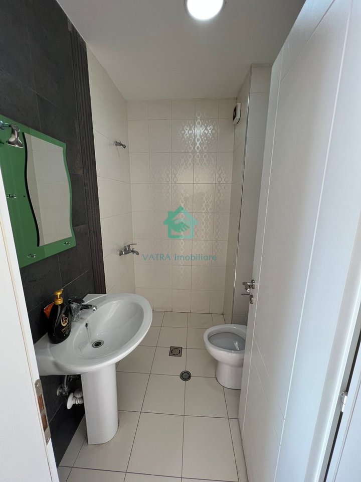 Ambient për zyrë 4+2 tualete Me Qira në Qendra Tregtare Kristal, Tiranë - 1000€ | 116 m²