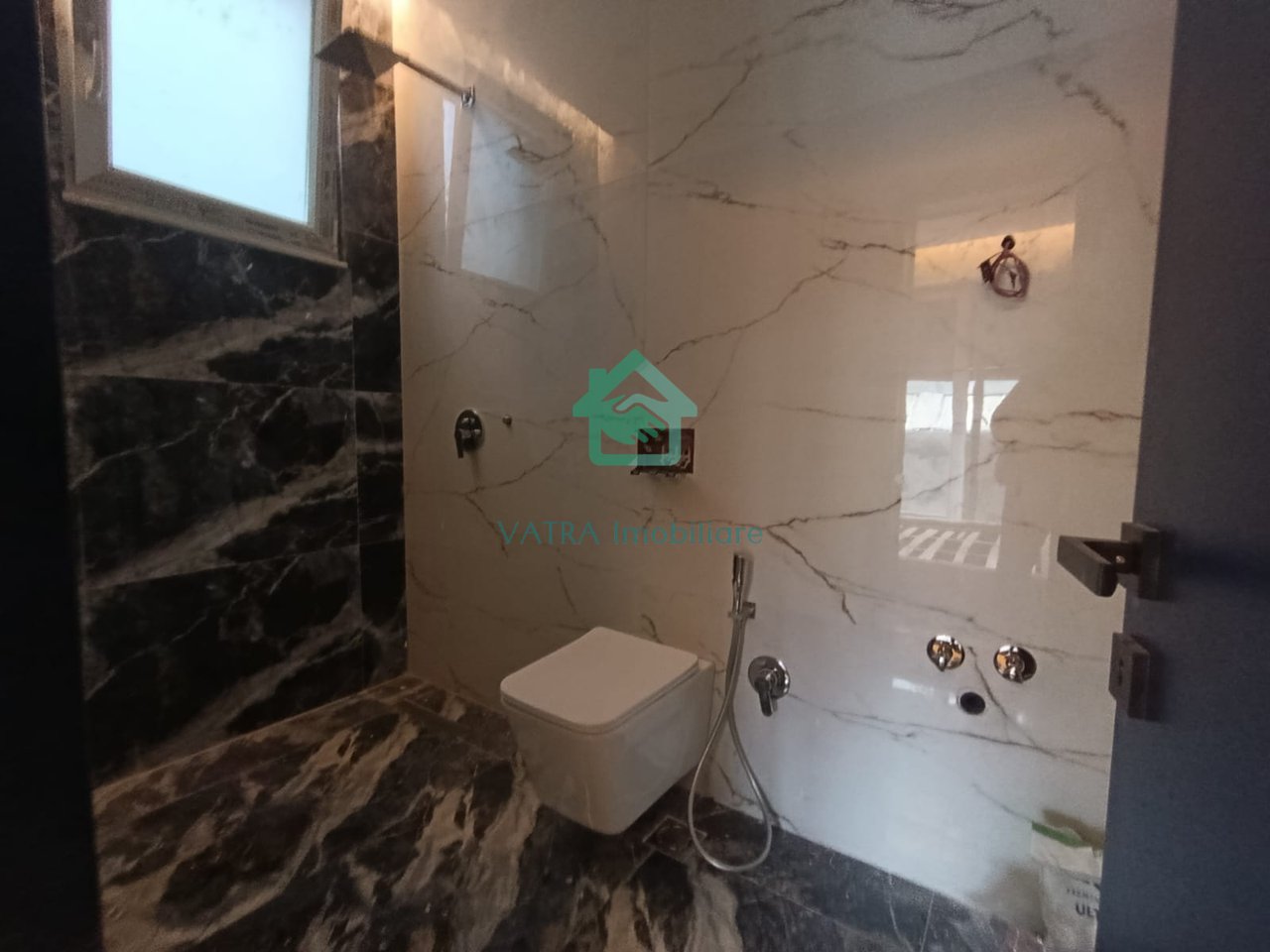 Appartamento 2+1+2+ veranda in Vendita in Via 5 Maji, Tirana - 350.000€ | 192 m²