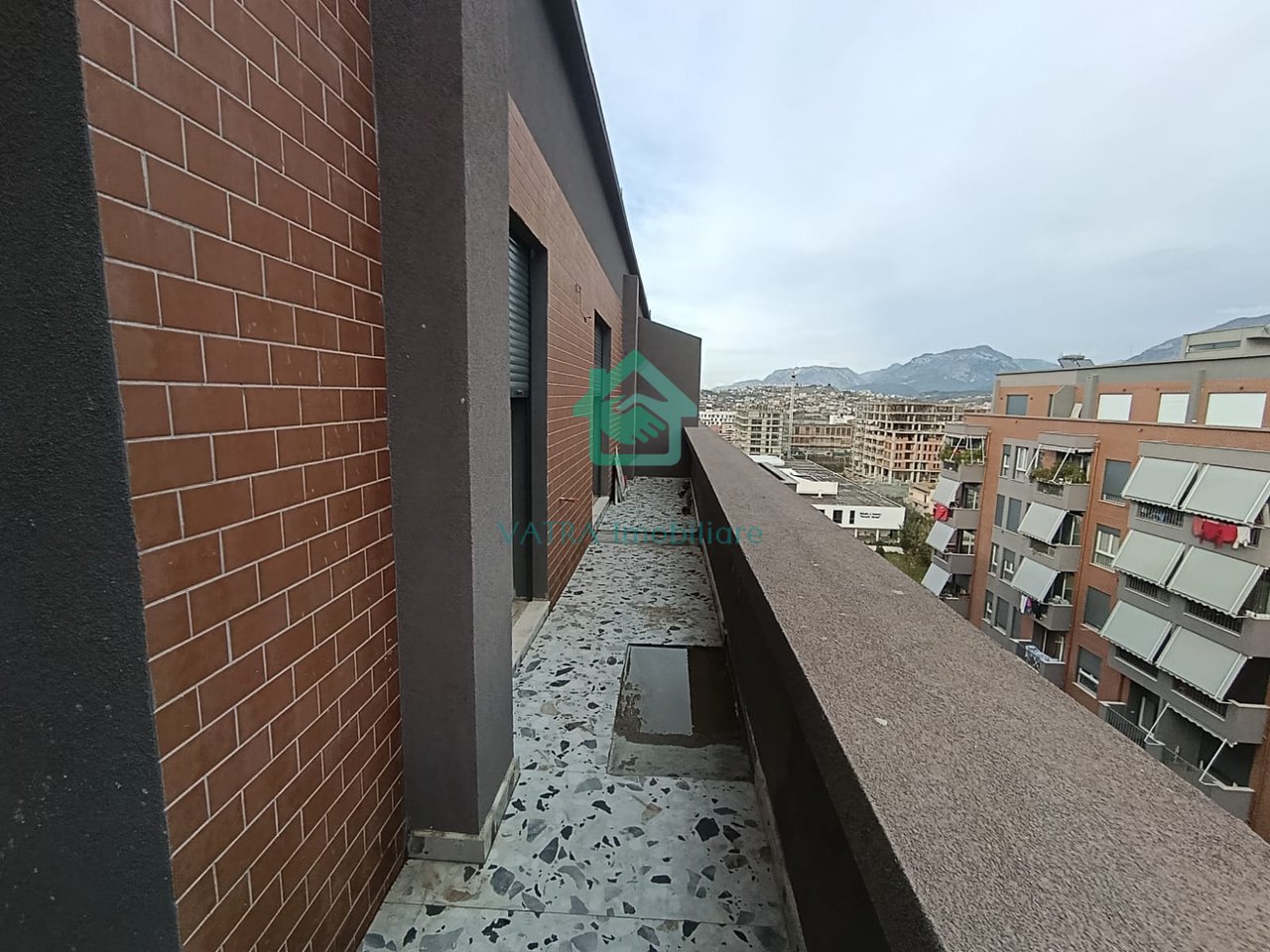 Appartamento 2+1+2+ veranda in Vendita in Via 5 Maji, Tirana - 350.000€ | 192 m²