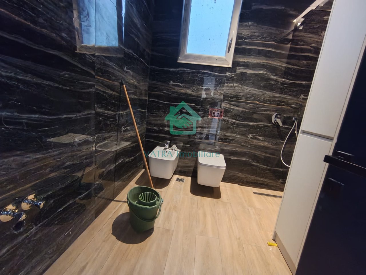 Appartamento 2+1+2+ veranda in Vendita in Via 5 Maji, Tirana - 350.000€ | 192 m²