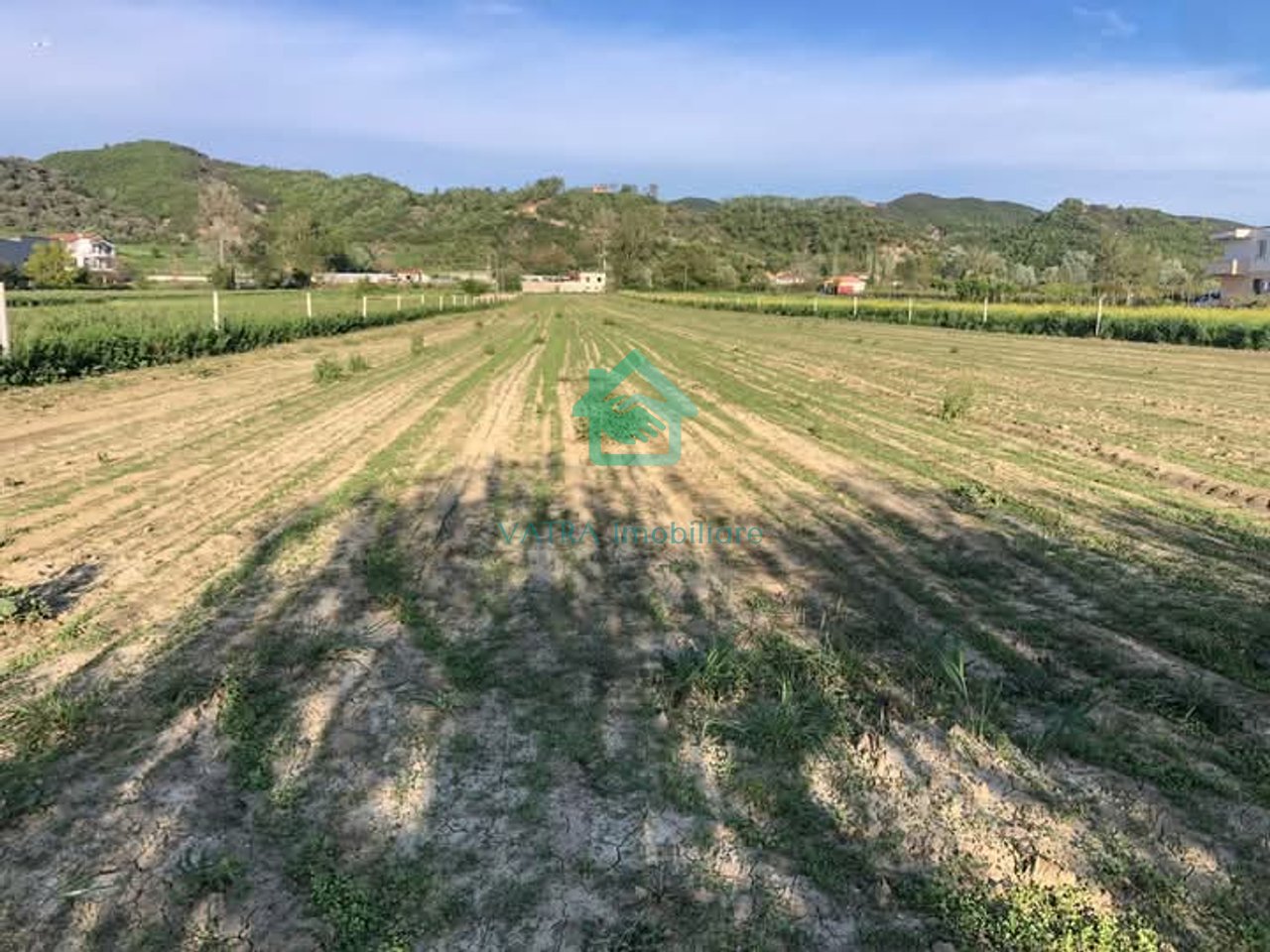 Tokë në Pezë, Tiranë - Në Shitje për 380000€ | 8426 m²