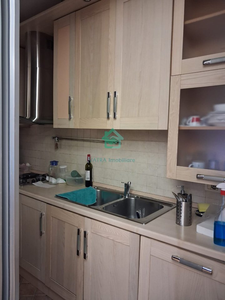 Ufficio 3 ambienti di lavoro + 2 bagni in affitto a Ish Blloku, Tirana - 1200€ | 120 m²