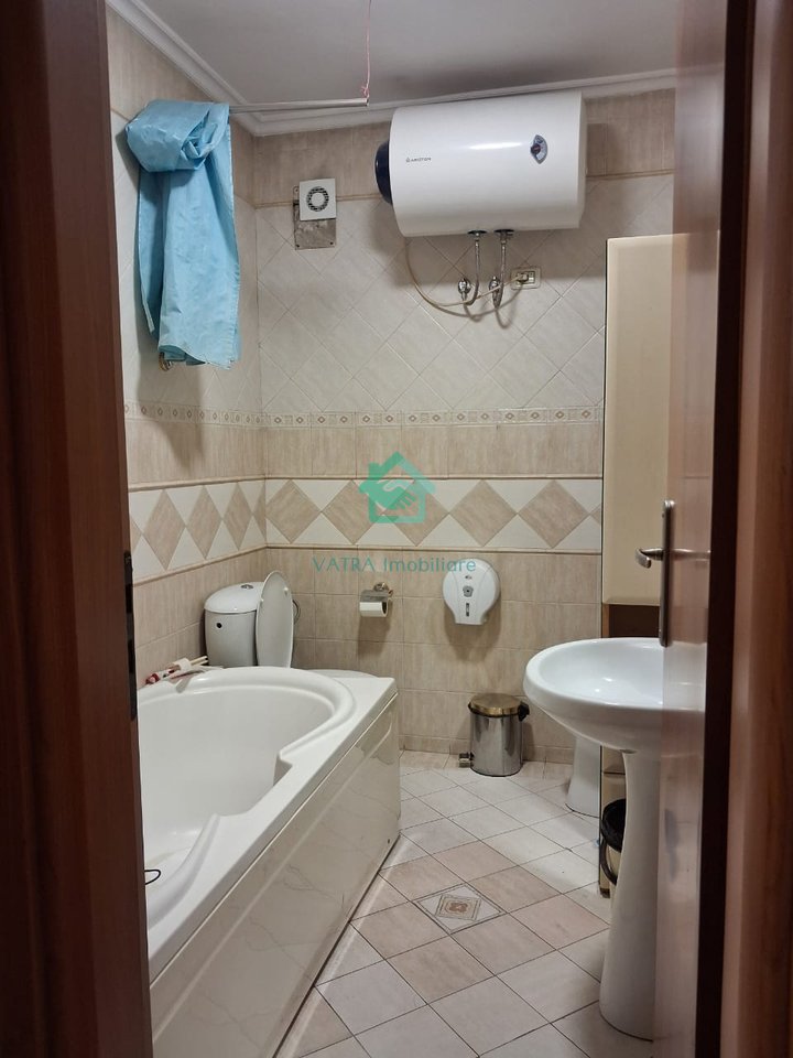 Ufficio 3 ambienti di lavoro + 2 bagni in affitto a Ish Blloku, Tirana - 1200€ | 120 m²