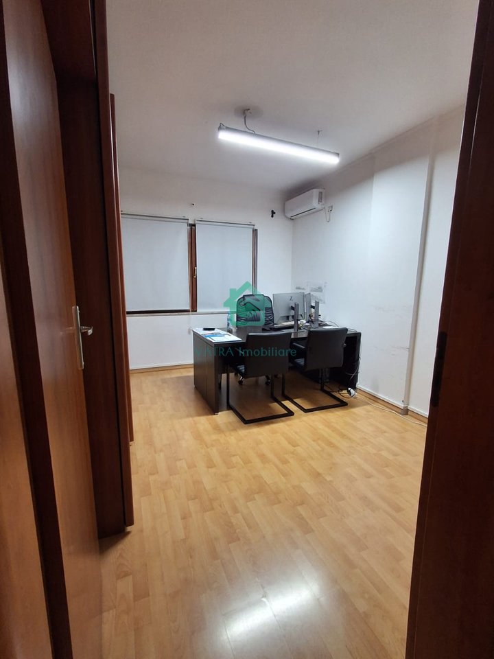 Ufficio 3 ambienti di lavoro + 2 bagni in affitto a Ish Blloku, Tirana - 1200€ | 120 m²