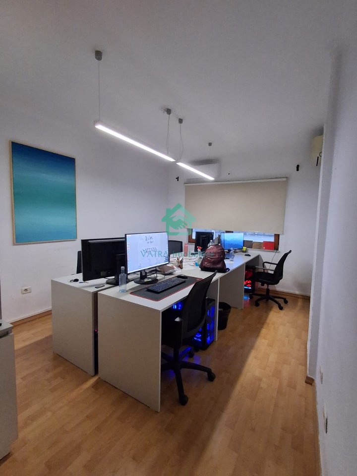 Ufficio 3 ambienti di lavoro + 2 bagni in affitto a Ish Blloku, Tirana - 1200€ | 120 m²