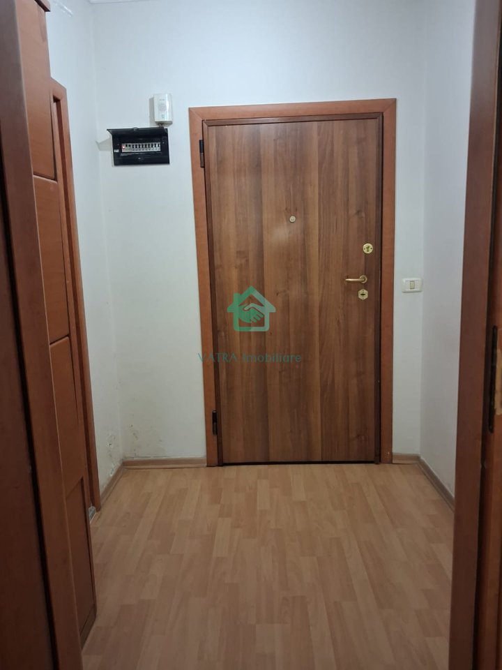 Ufficio 3 ambienti di lavoro + 2 bagni in affitto a Ish Blloku, Tirana - 1200€ | 120 m²