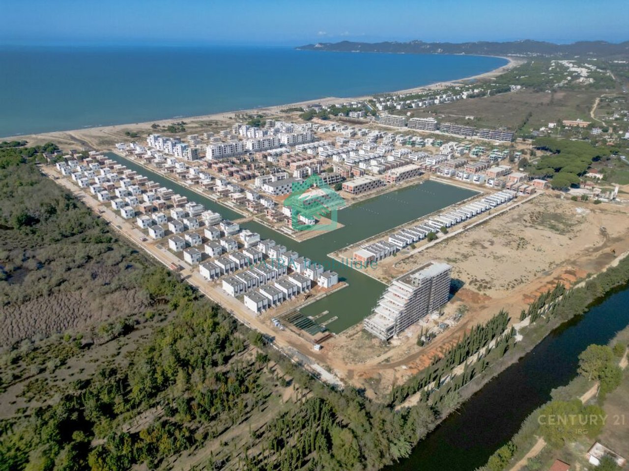 Vilë elitare individuale me 3 kate, 4 dhoma gjumi+1sallon+4tualete Në Shitje në Turquoise Marina Complex, Hamallaj, Gjiri i Lalzit, Durrës - 785,000€ | 295 m²