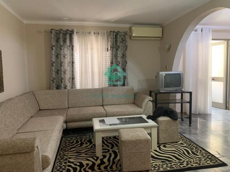 Apartament 2+1+2tualete Me Qira në Rrugën e Fortuzit, Tiranë - 550€ | 90 m²