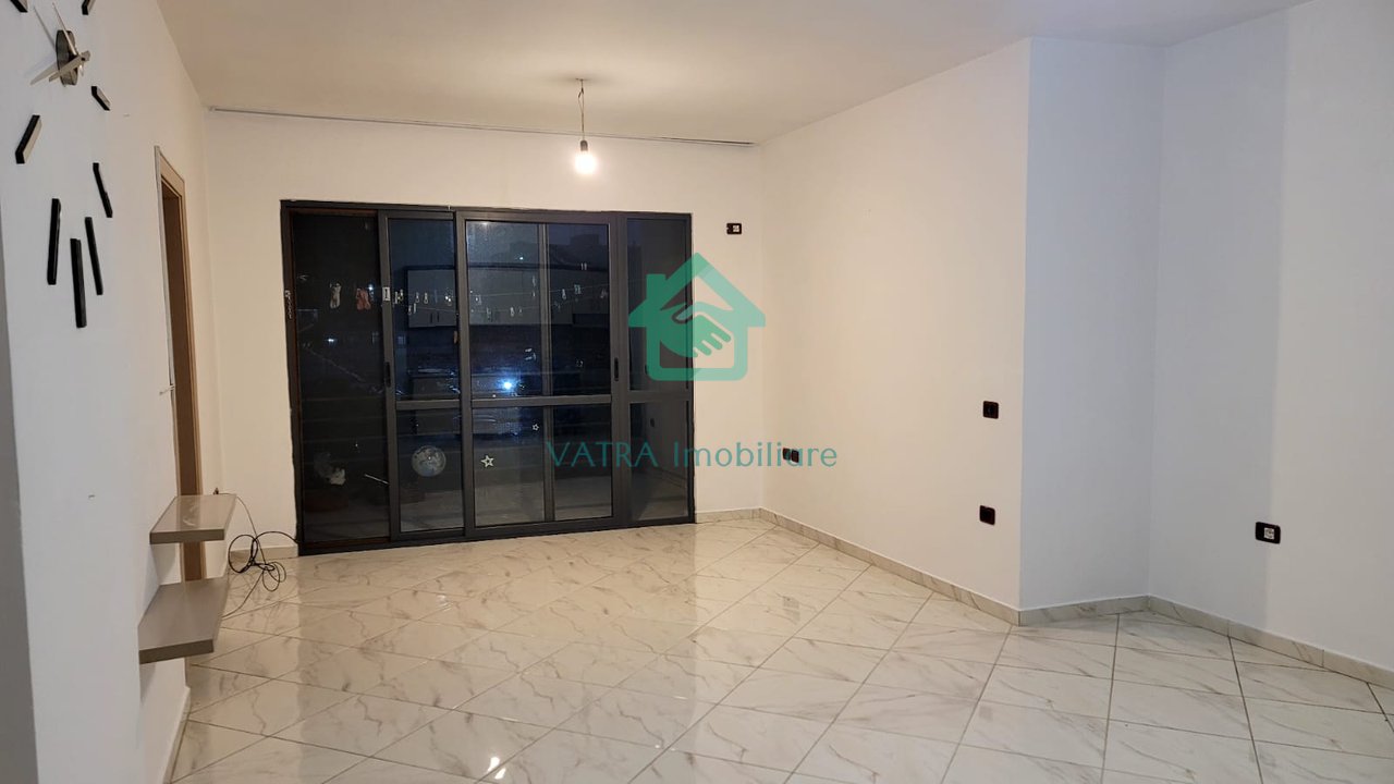 Appartamento 2+1+2 vuoto in affitto ad Astir, Tirana - 350€ | 100 m²