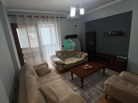 Apartament 2+1 Me Qira në Komunën e Parisit, Tiranë - 600€ |