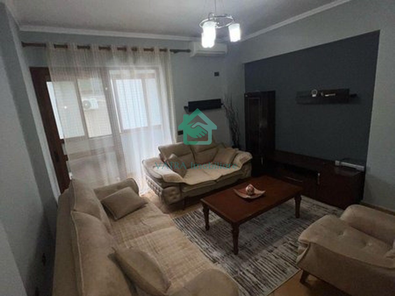 Apartament 2+1 Me Qira në Komunën e Parisit, Tiranë - 600€ |