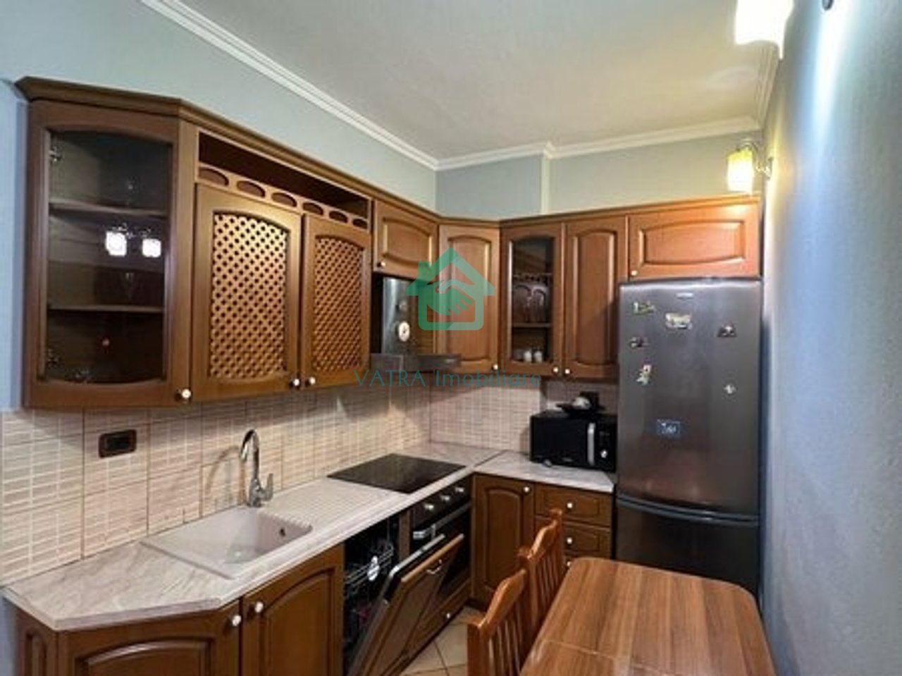 Apartament 2+1 Me Qira në Komunën e Parisit, Tiranë - 600€ |