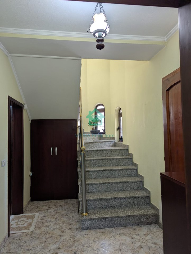 Vilë 6+1+3 Për Shitje në Don BoscoTiranë - 520,000€ | 279 m²