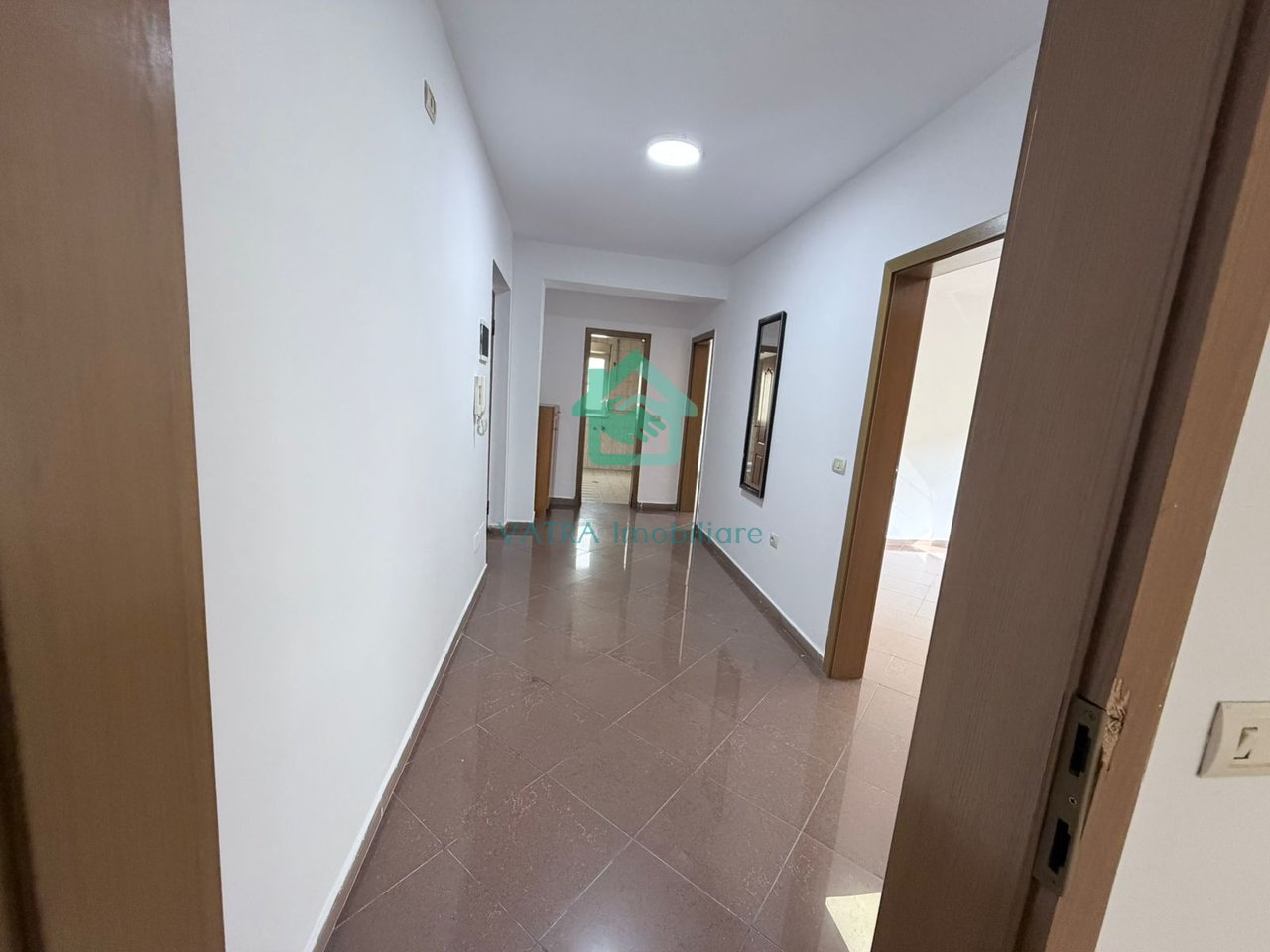 Jepet me Qira- Ambient zyre afër Farmaci Daja te Blloku, Tiranë - 850€/muaj | 99 m²