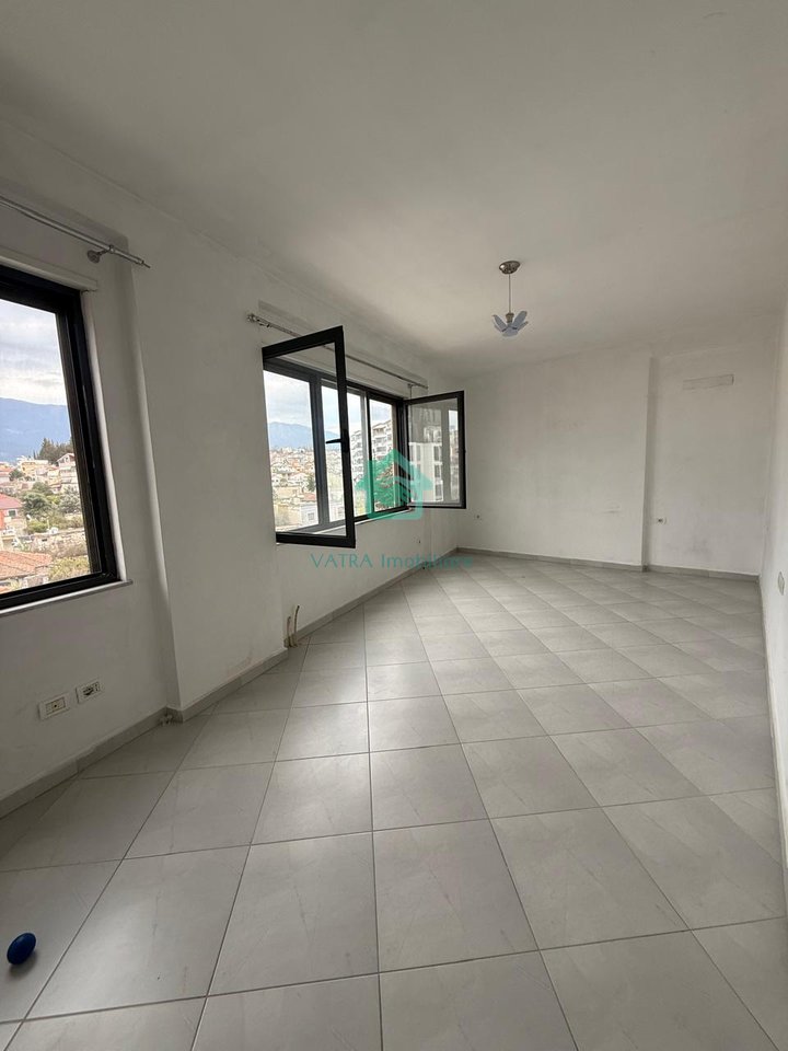 Apartament 2+1 +2 Për Shitje në Tregu Elektrik, Tiranë - 205,000 Lekë| 106 m²